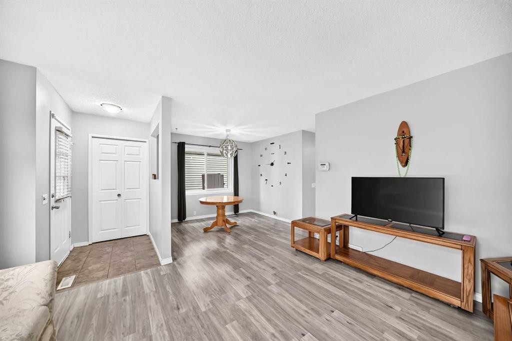 320 Abinger Crescent Ne, Calgary, AB