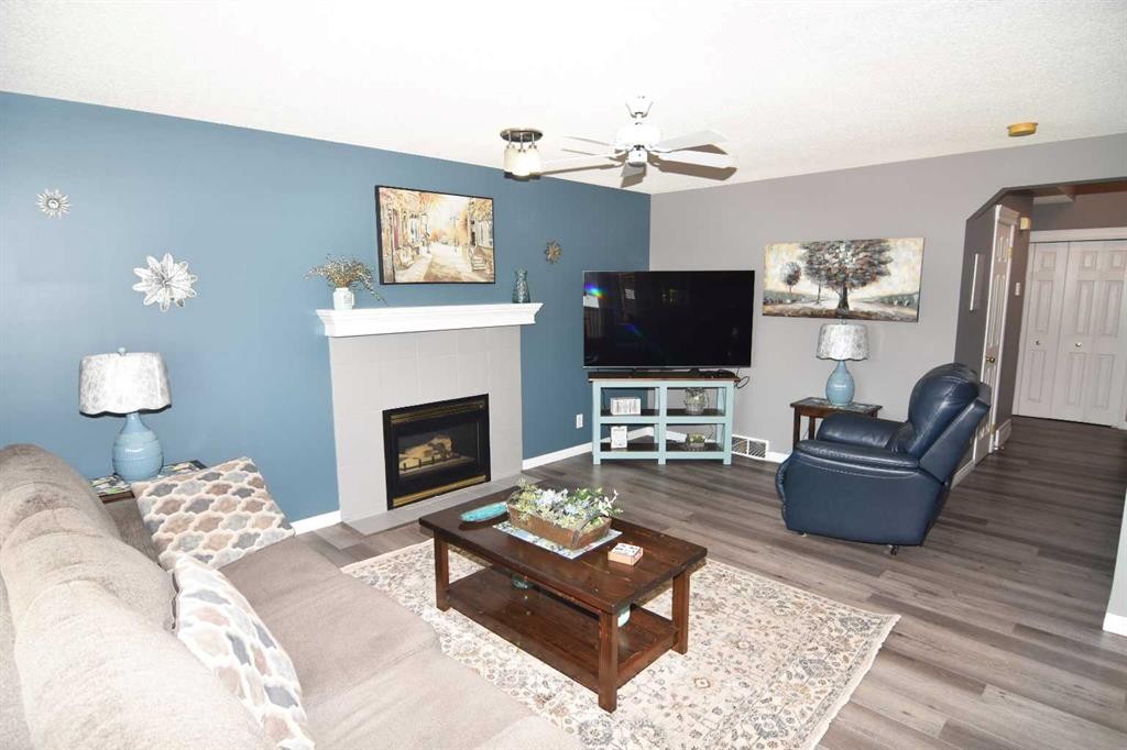 12 Country Hills Gate Nw, Calgary, AB