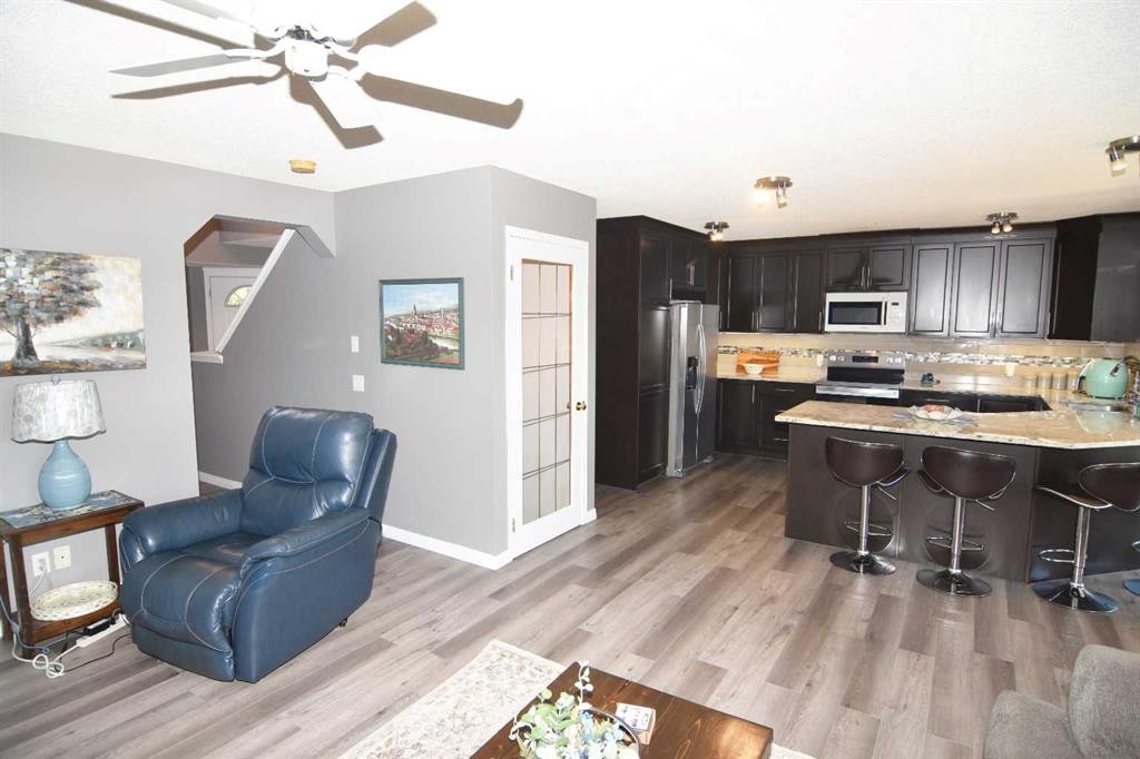 12 Country Hills Gate Nw, Calgary, AB