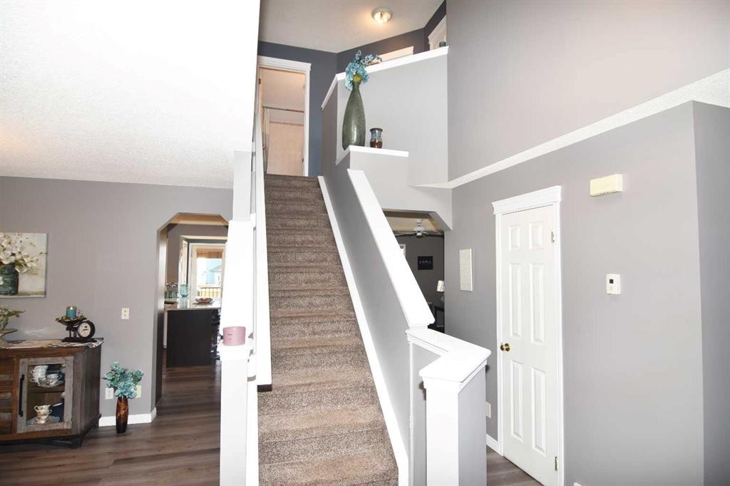 12 Country Hills Gate Nw, Calgary, AB