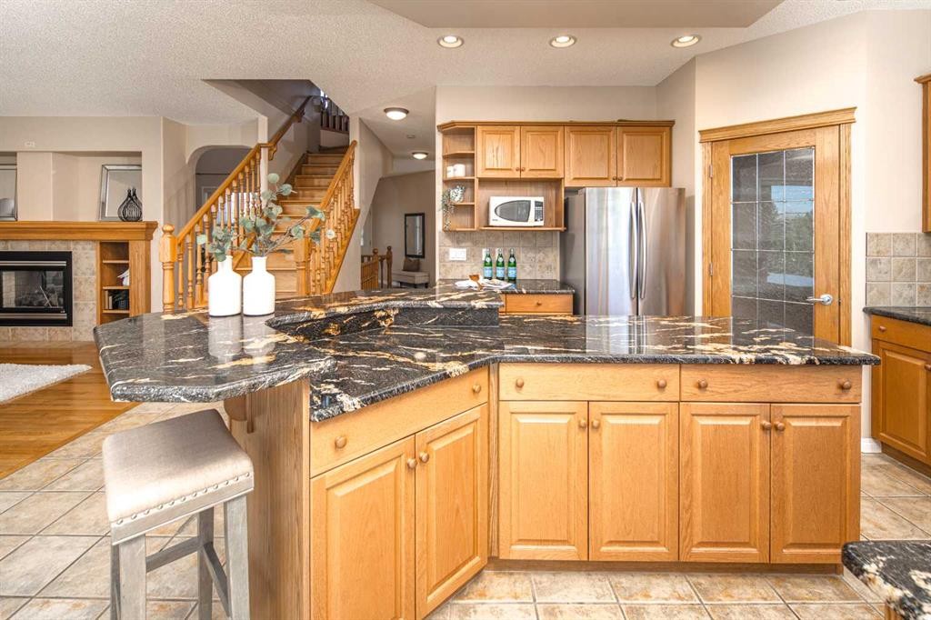 66 Royal Oak Grove Nw, Calgary, AB