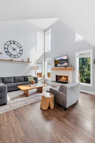 196 Riverview Close Se, Calgary, AB 