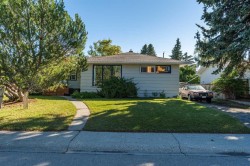11 Winchester Crescent SW Calgary, AB T3C 2T9