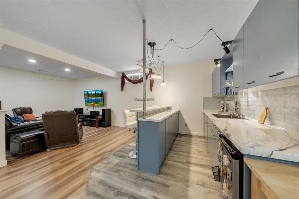 41 Evercreek Bluffs Crescent Sw, Calgary, AB