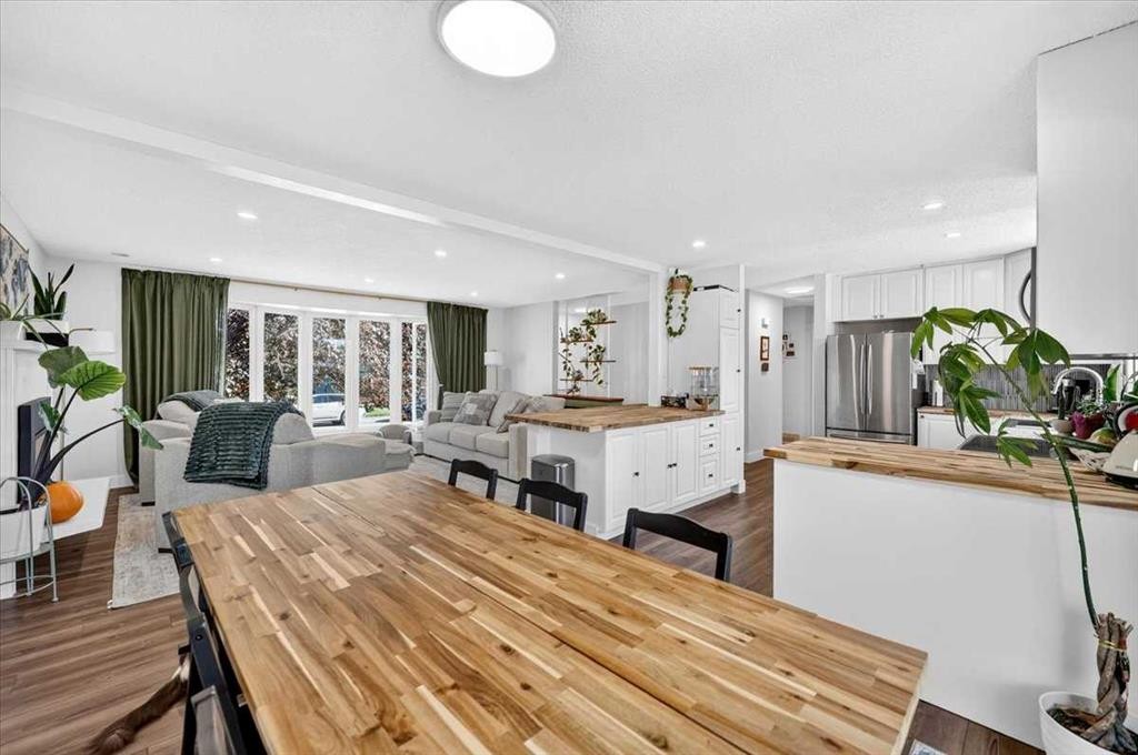 1011 32 Street Se, Calgary, AB
