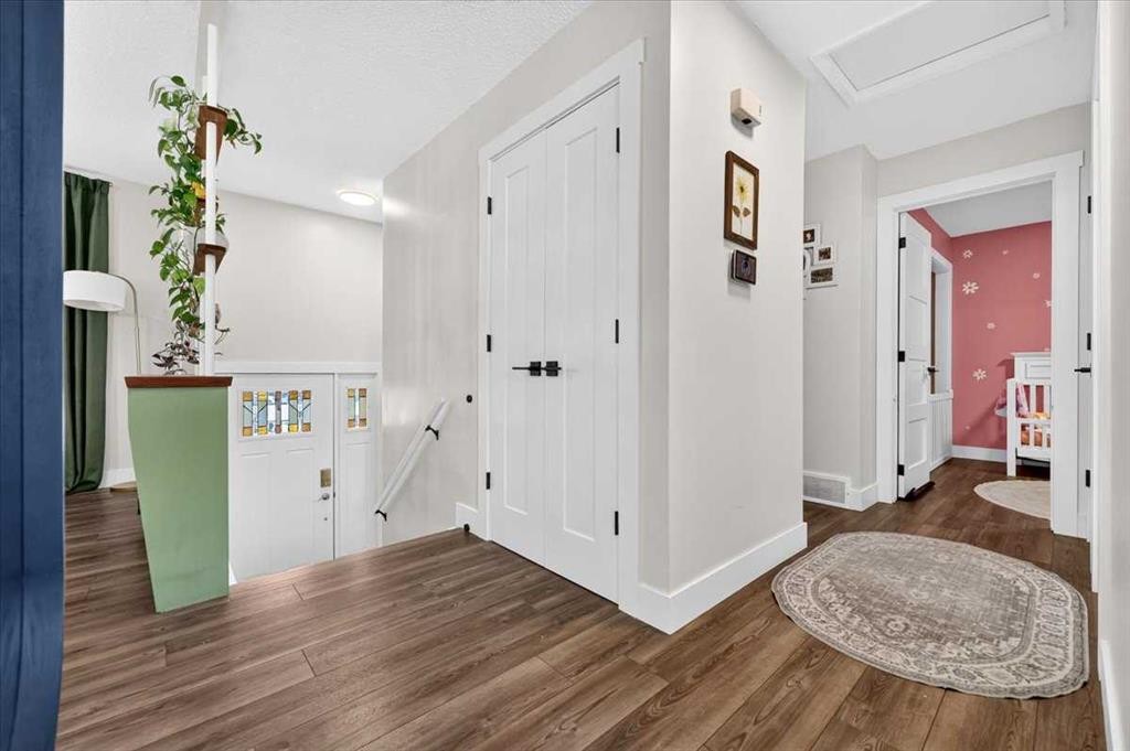 1011 32 Street Se, Calgary, AB