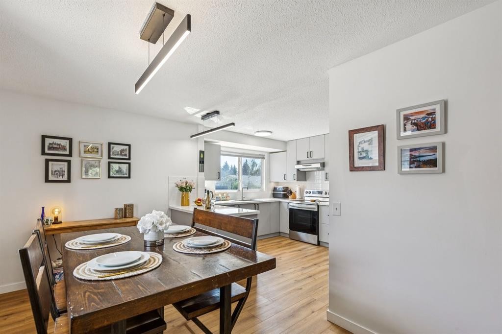 532 Queensland Circle Se, Calgary, AB