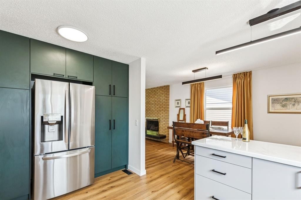 532 Queensland Circle Se, Calgary, AB
