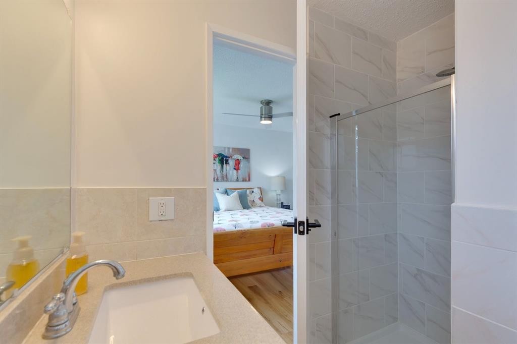 532 Queensland Circle Se, Calgary, AB