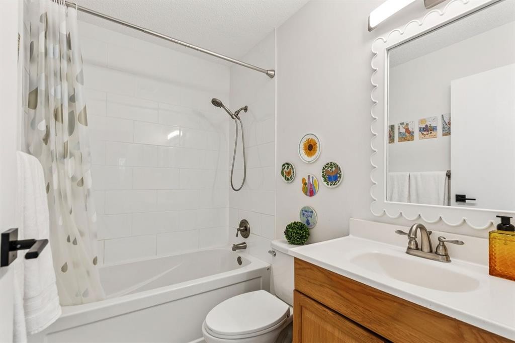 532 Queensland Circle Se, Calgary, AB
