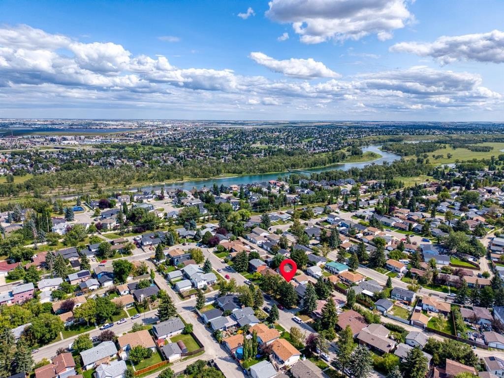 532 Queensland Circle Se, Calgary, AB