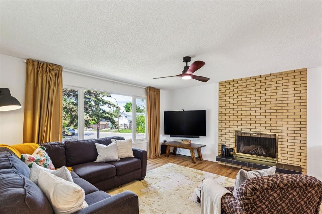 532 Queensland Circle Se, Calgary, AB