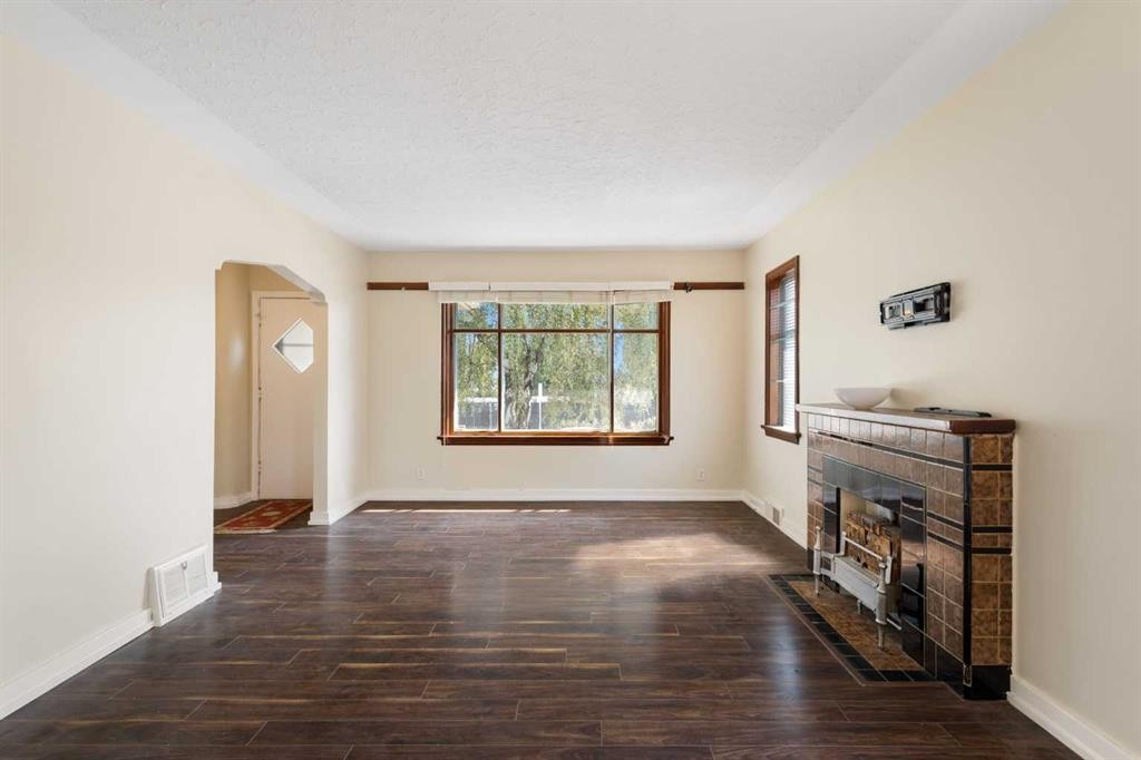 1741 24 Street Sw, Calgary, AB