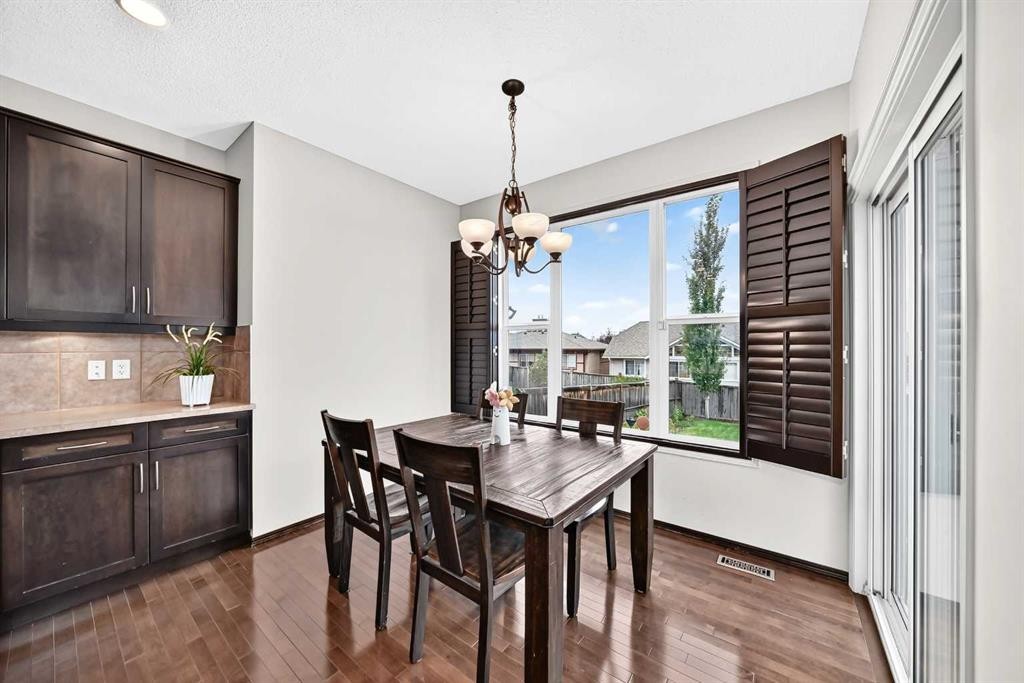 27 Pantego Way Nw, Calgary, AB