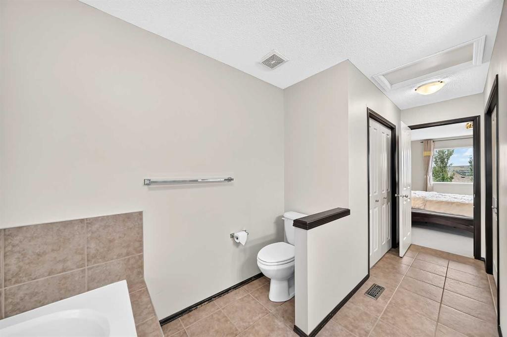 27 Pantego Way Nw, Calgary, AB