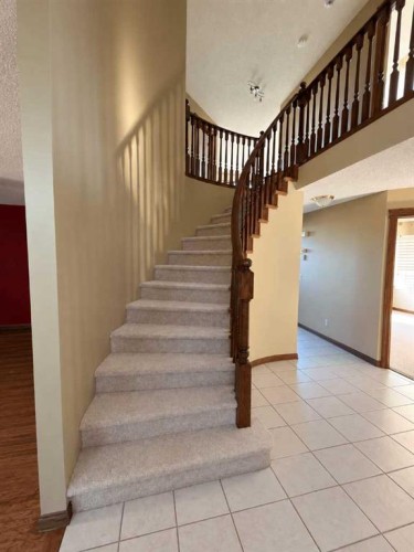 76 Valley Creek Crescent Nw, Calgary, AB 