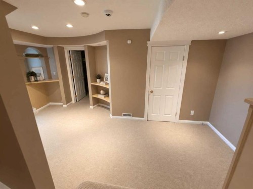 76 Valley Creek Crescent Nw, Calgary, AB 