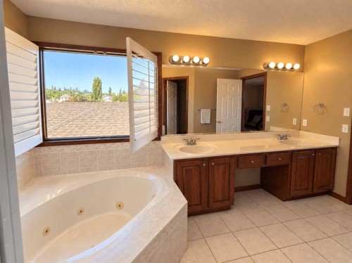 76 Valley Creek Crescent Nw, Calgary, AB 