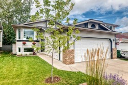 124 Shawinigan Way SWCalgary, AB T2Y 2X2
