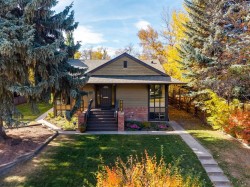 3025 Roxboro Glen Road SW Calgary, AB T2S 1T9