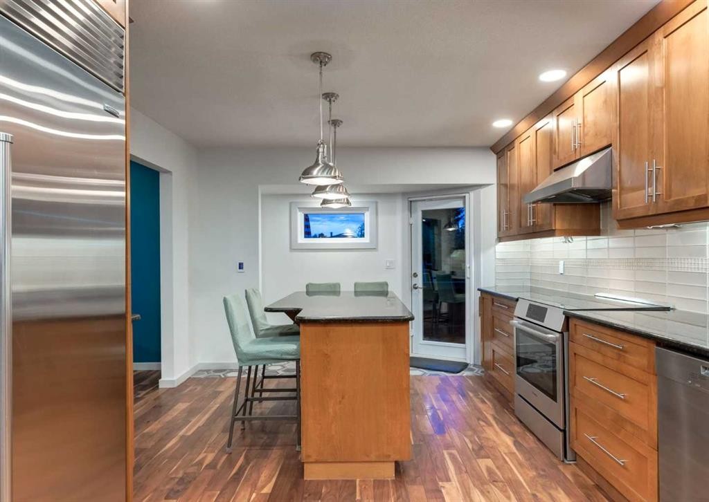 871 Oakside Circle Sw, Calgary, AB