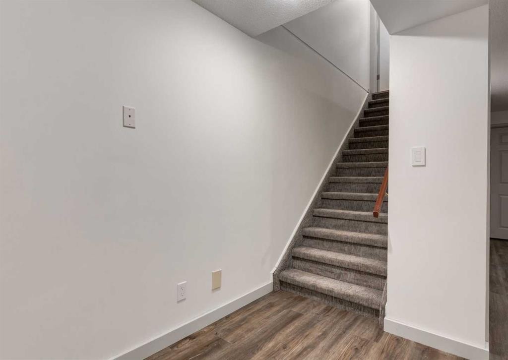 871 Oakside Circle Sw, Calgary, AB