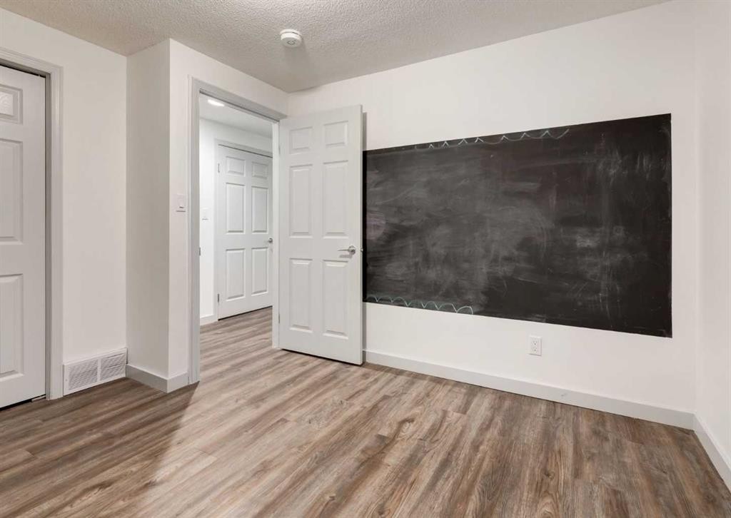871 Oakside Circle Sw, Calgary, AB