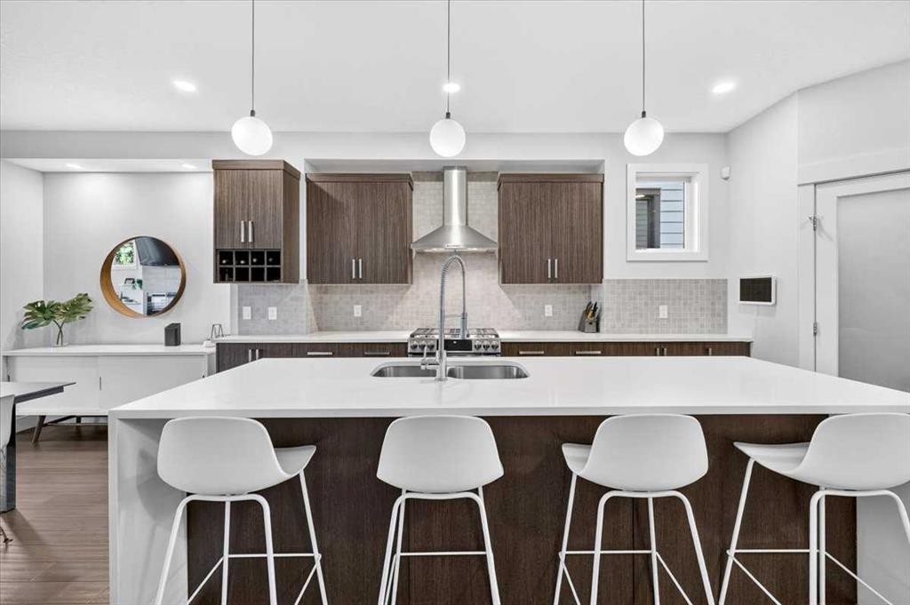 4656 82 Street Nw, Calgary, AB