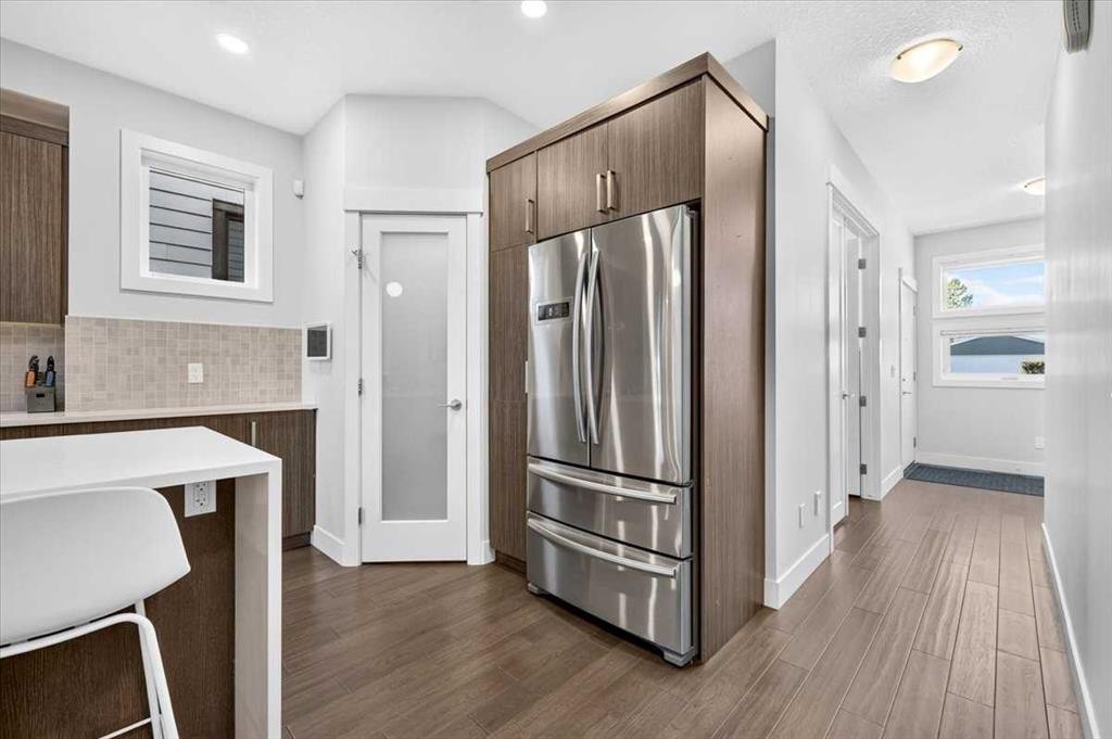 4656 82 Street Nw, Calgary, AB
