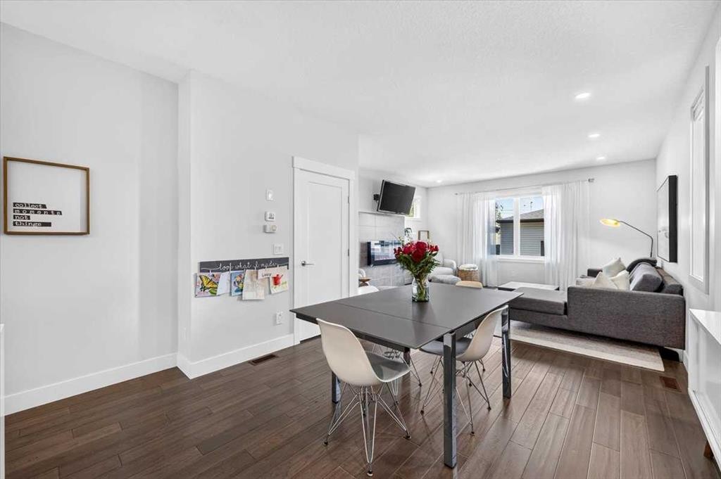 4656 82 Street Nw, Calgary, AB