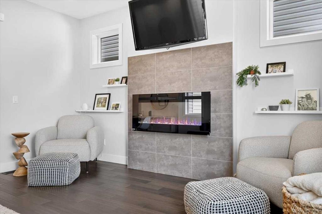 4656 82 Street Nw, Calgary, AB