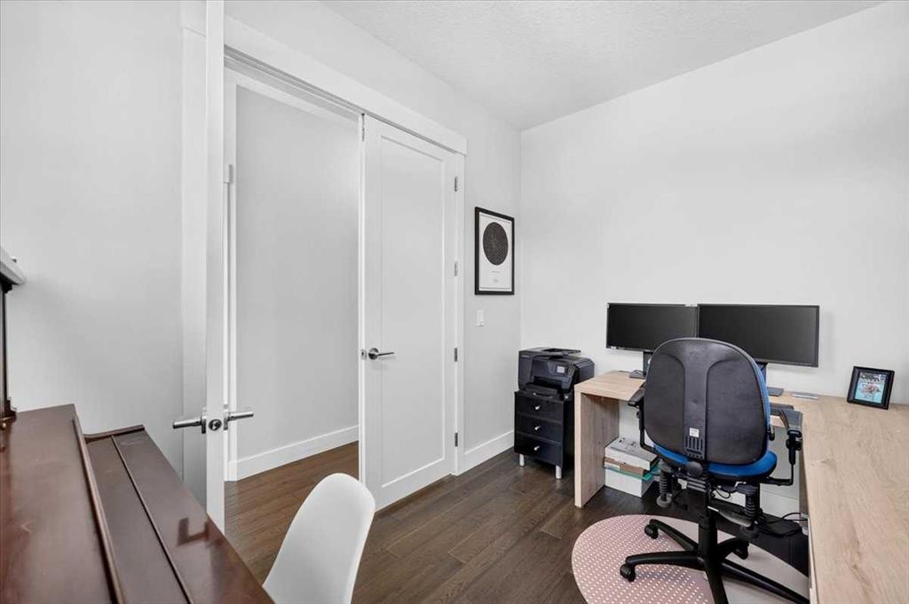 4656 82 Street Nw, Calgary, AB