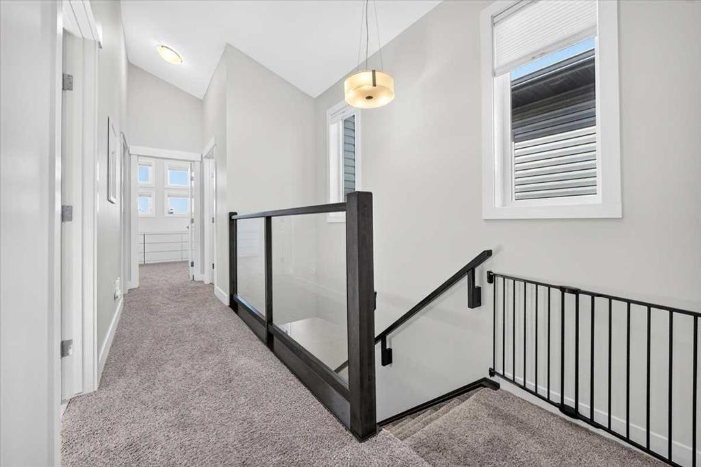 4656 82 Street Nw, Calgary, AB
