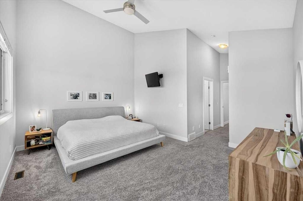 4656 82 Street Nw, Calgary, AB