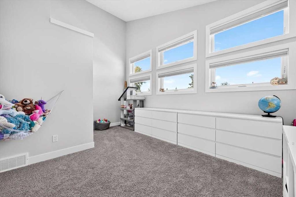 4656 82 Street Nw, Calgary, AB