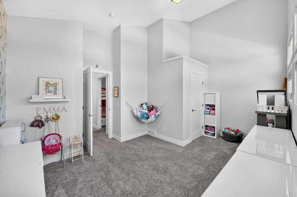 4656 82 Street Nw, Calgary, AB