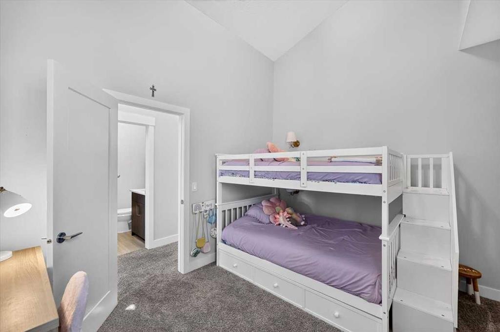 4656 82 Street Nw, Calgary, AB