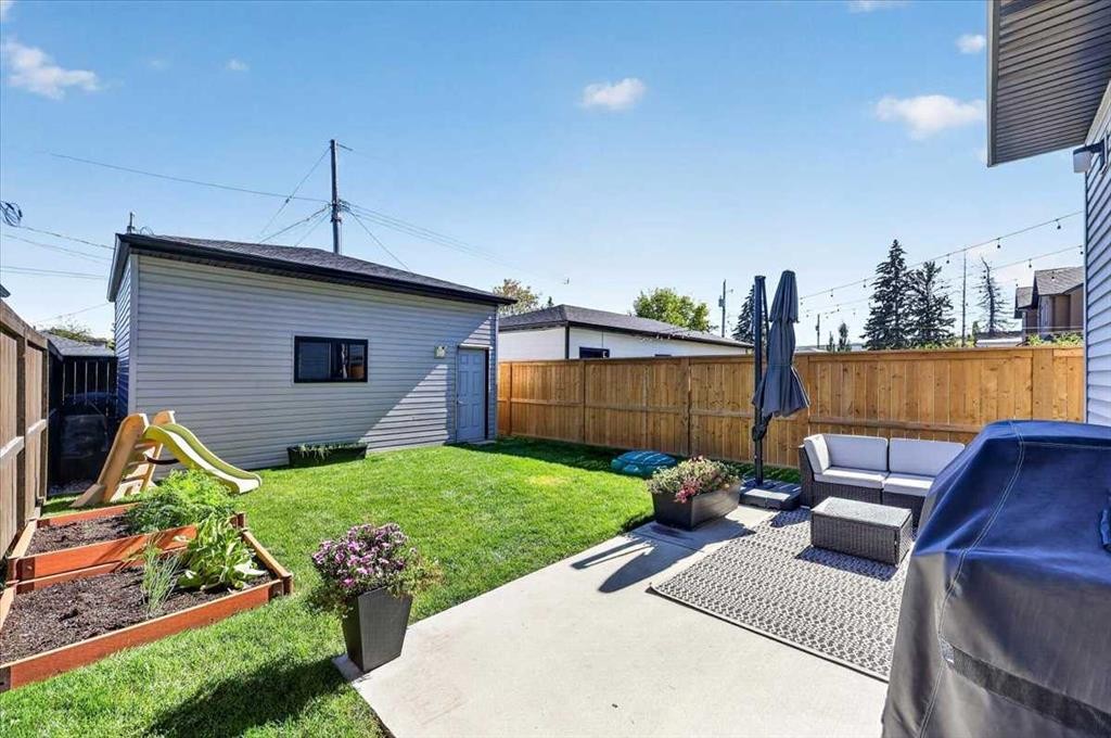 4656 82 Street Nw, Calgary, AB