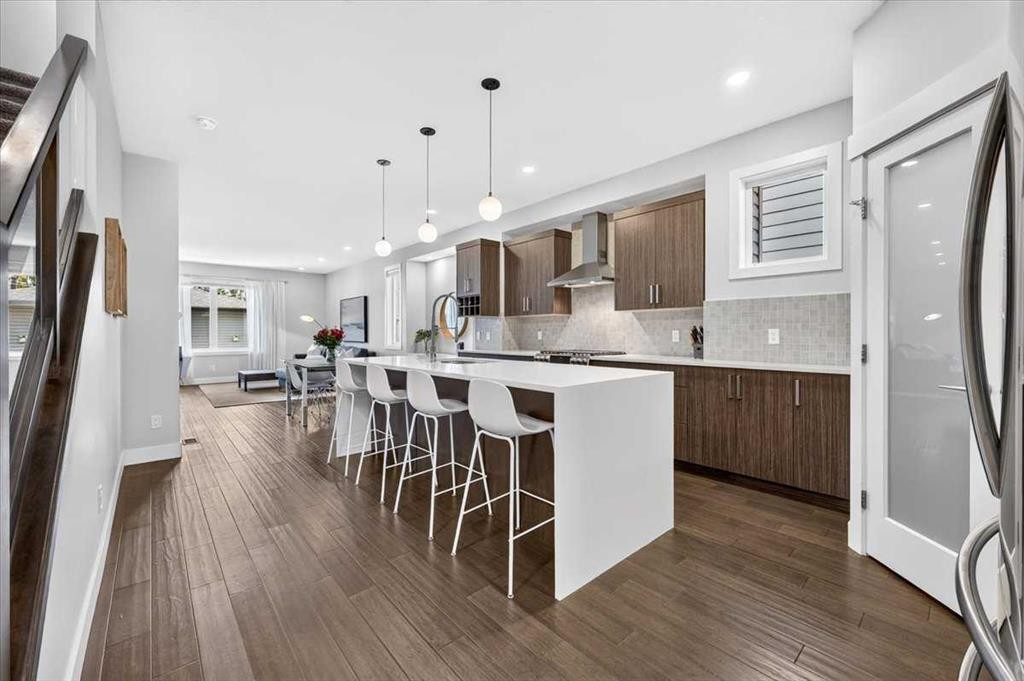4656 82 Street Nw, Calgary, AB