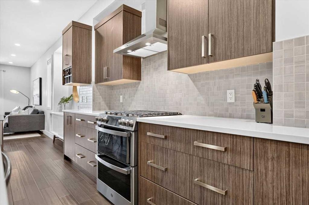 4656 82 Street Nw, Calgary, AB