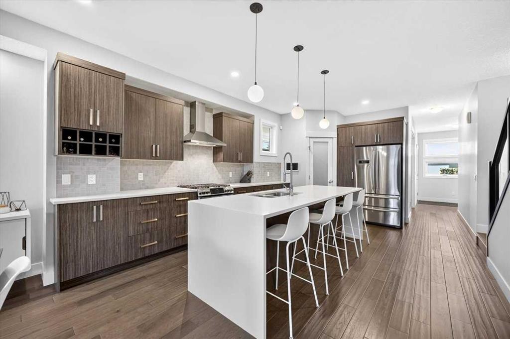 4656 82 Street Nw, Calgary, AB