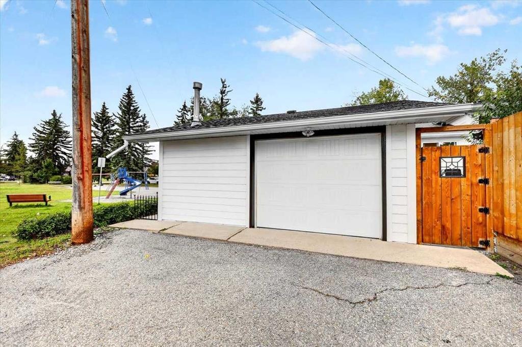 10403 Maplemont Road Se, Calgary, AB