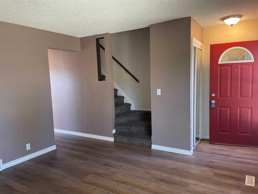 3315 56 Street Ne, Calgary, AB
