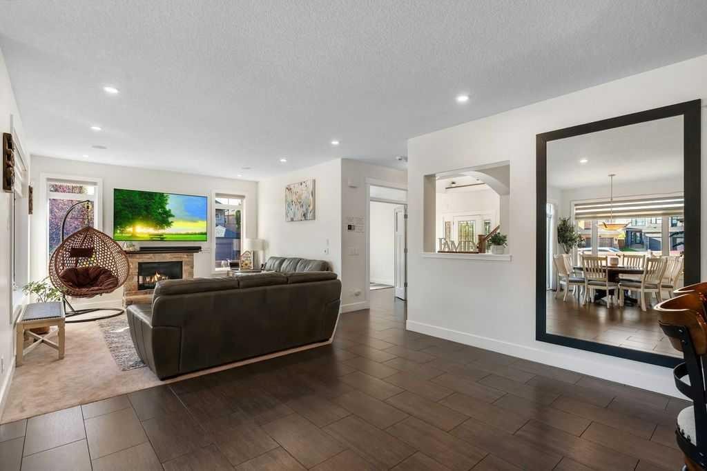160 Panatella Crescent Nw, Calgary, AB