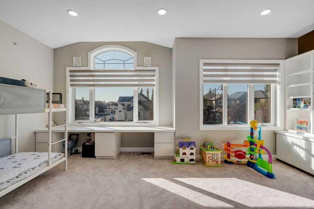 160 Panatella Crescent Nw, Calgary, AB