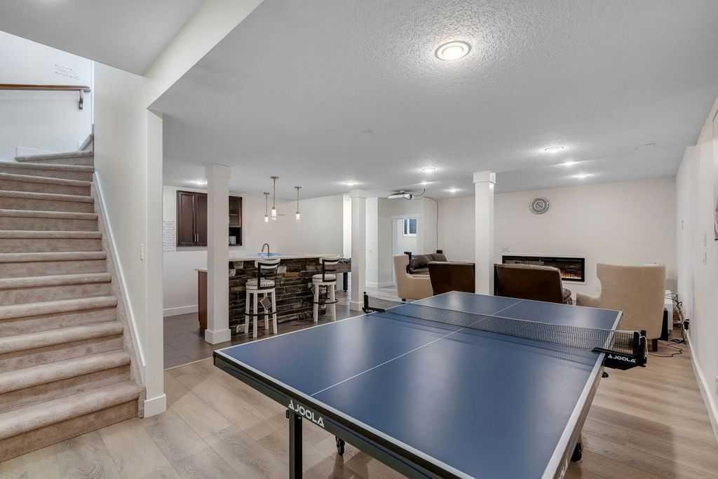 160 Panatella Crescent Nw, Calgary, AB
