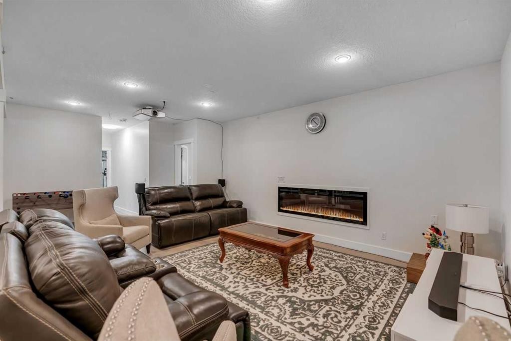 160 Panatella Crescent Nw, Calgary, AB