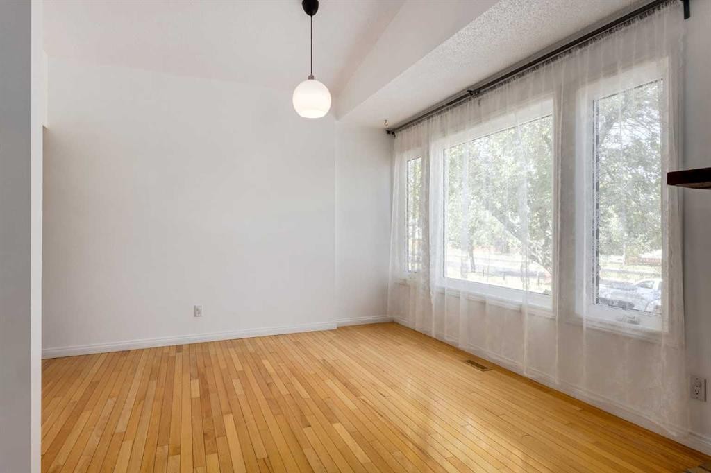 116 Bearberry Crescent Nw, Calgary, AB