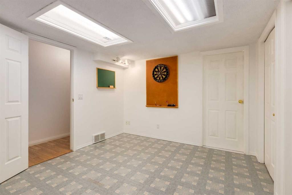 116 Bearberry Crescent Nw, Calgary, AB