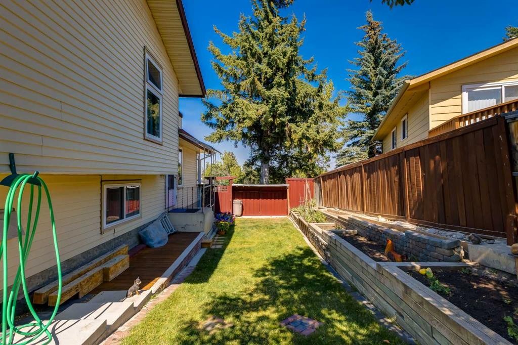 116 Bearberry Crescent Nw, Calgary, AB